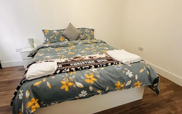 6-bed 3-bath Home - Sleeps 14 & Free Parking