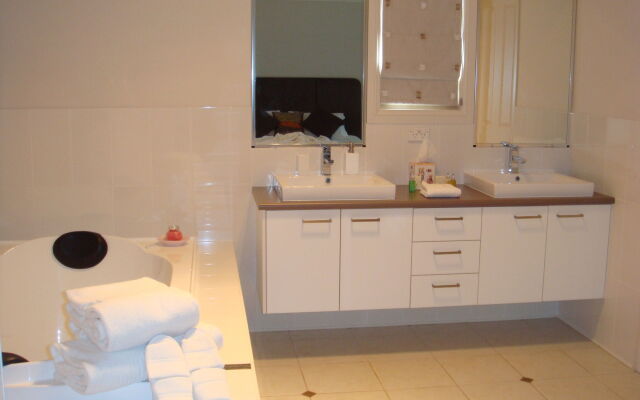 Camelot Boutique Accommodations