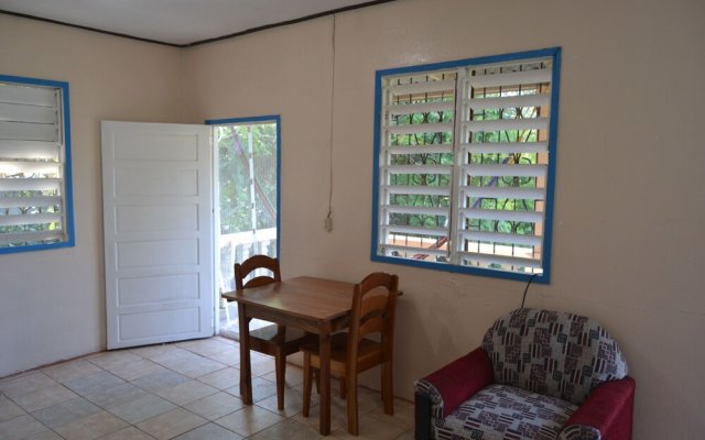 Budget Cheerful Entire Private Belizean One Bedroomed Home