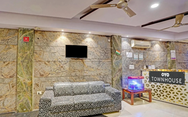 OYO Townhouse 1044 Hotel Tovo