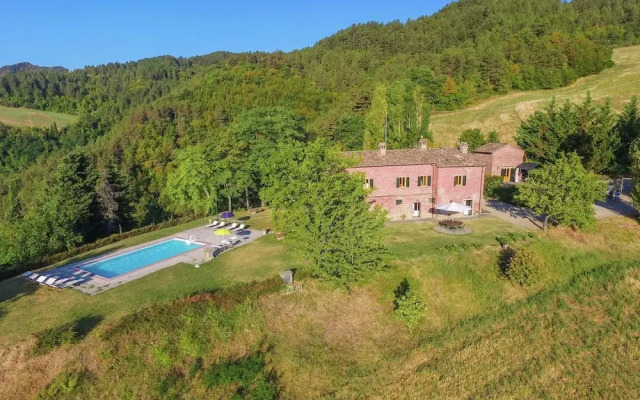 Sprawling Villa With Breathtaking Views In Emilia-Romagna