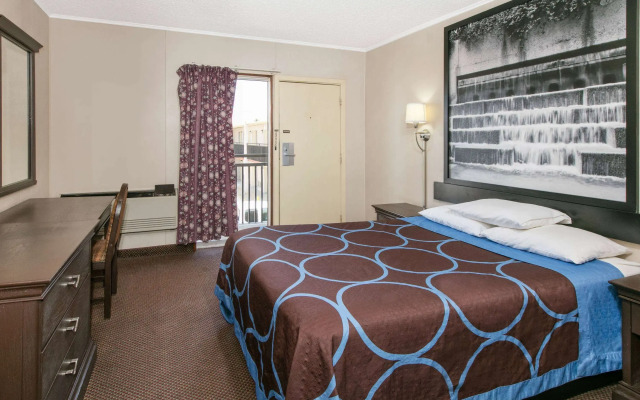 Super 8 by Wyndham Lubbock Civic Center North