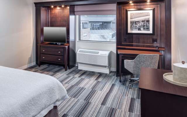 Hampton Inn & Suites Omaha-Downtown