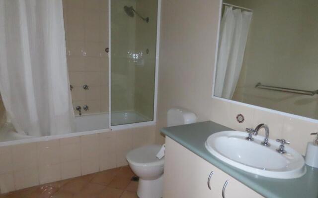 Apollo Quays Apartment