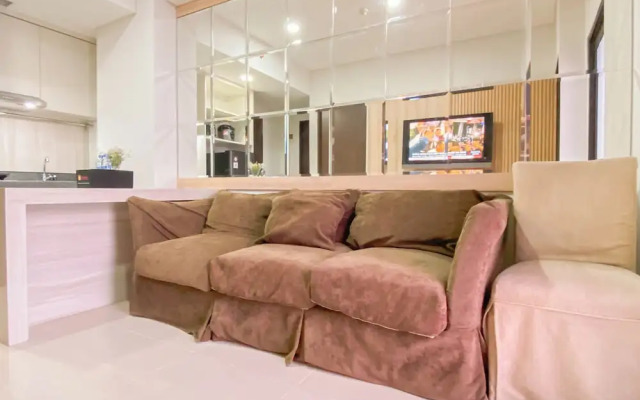Modern Look 2BR Corner Transpark Cibubur Apartment