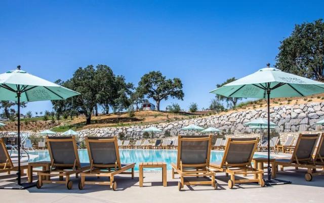 Cava Robles RV Resort
