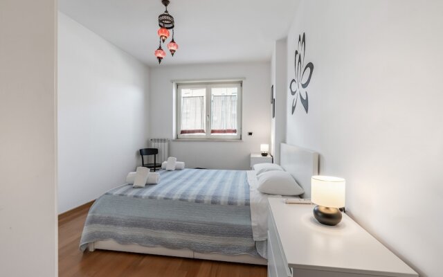 Portuense 107- Bright Flat