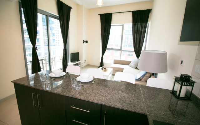 Stylish Apt In Heart Of Marina 5' Walk To Beach