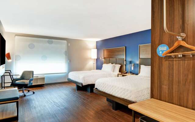 Tru by Hilton Middletown