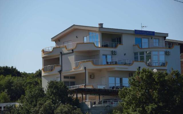 Belvedere Apartments with Seaview