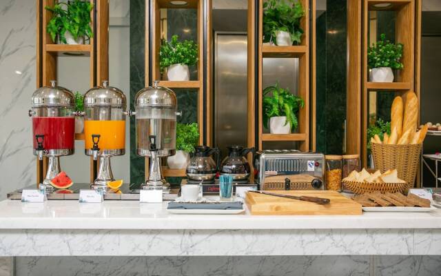 Calix Hotel Da Nang Beach