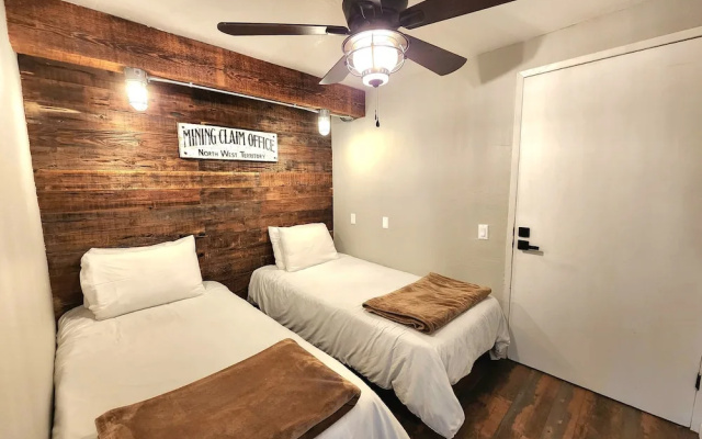 Miners Suite in Shaver Lake
