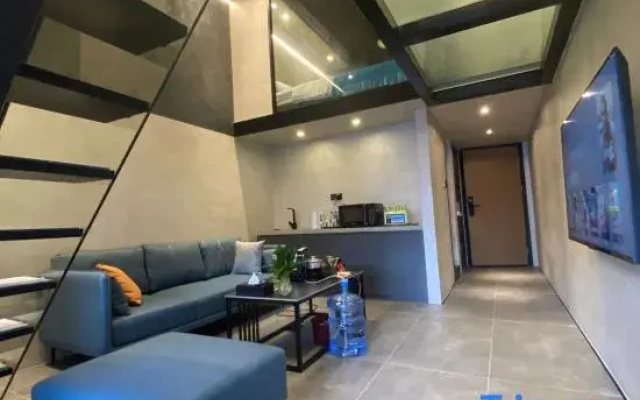 Zhuhai Low-key LOFT Suite Apartment (Huafa Shangdu Haiyin Youyicheng Branch)