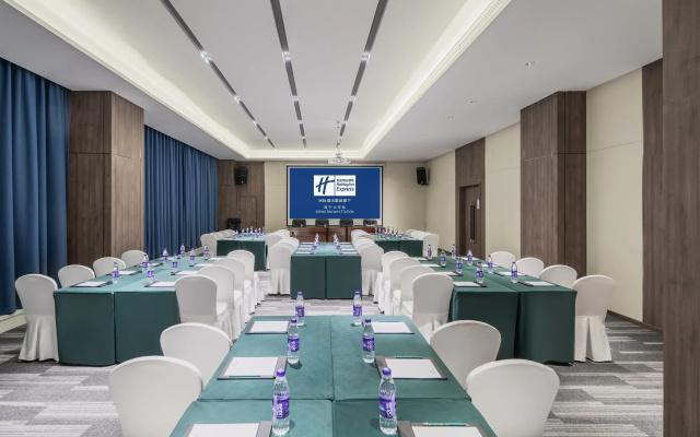 Holiday Inn Express Xining Railway Station By Ihg