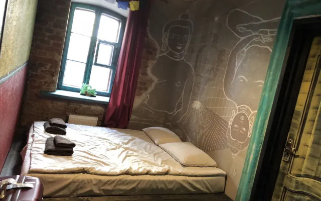 Riverside & China Town Hostel