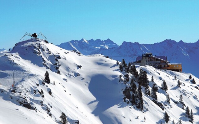 Modern Apartment in Uderns Near Ski Area