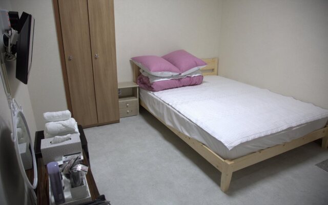 Ara & Maru Hostel