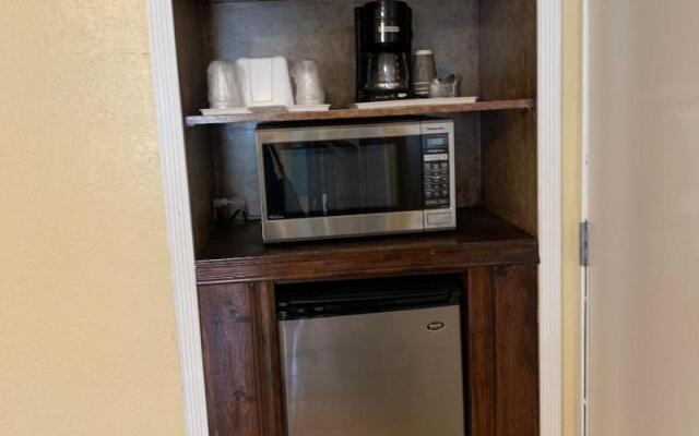 Oasis Inn & Suites
