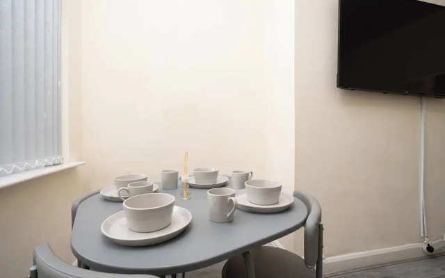 Spacious 4-bedroom Manchester Retreat With Garden