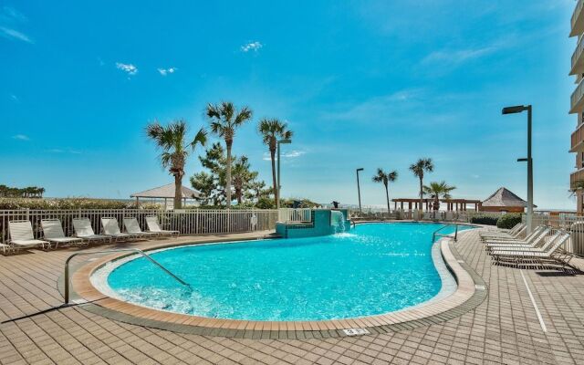 Pelican Beach Resort by Colasan
