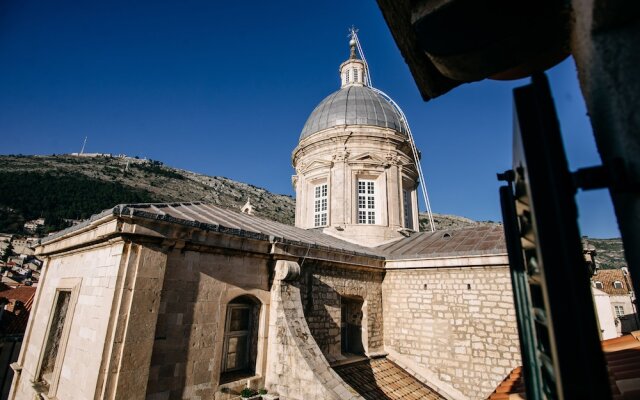 Panorama Old Town apartment by DuHomes