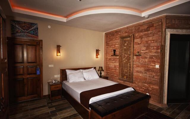 El Nazar Stone Suite