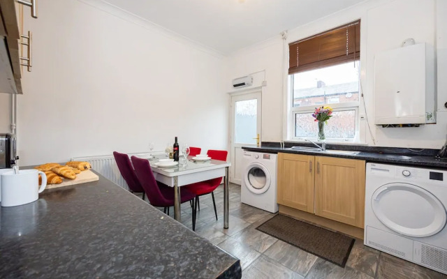 Captivating 2-bed House in Blackburn