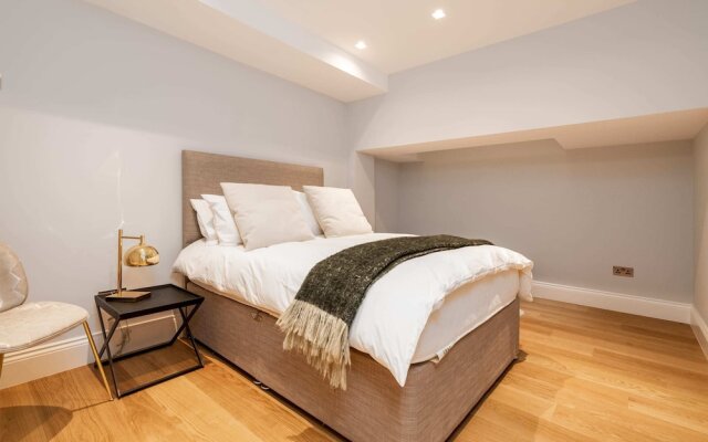 Lavish and Luxurious Chelsea Home