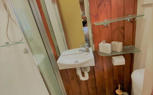 Mountain Retreat Suitable for 2 Families, Sleeps 8