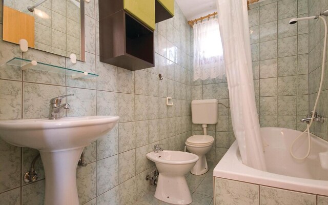 Awesome Apartment in Jasenice With 3 Bedrooms and Wifi