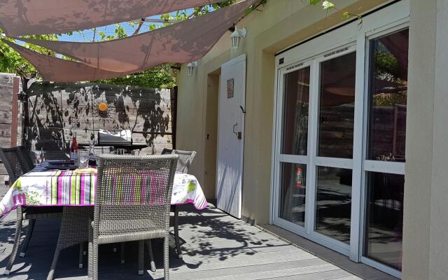 Beautiful Villa in the Vineyard Village of Tavel with Pool