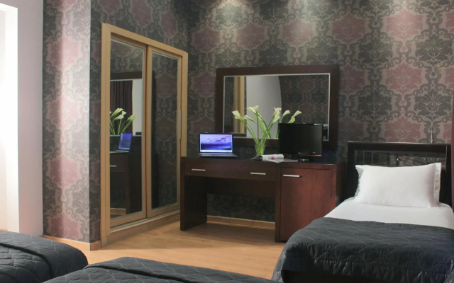 Galaxy Art Hotel