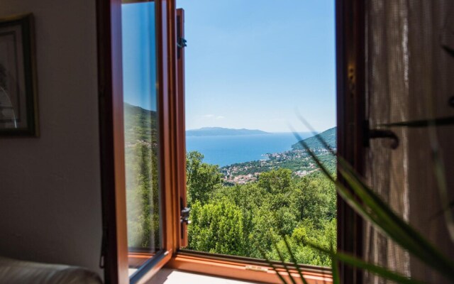 Stunning Home in Icici With Sauna, Wifi and 4 Bedrooms