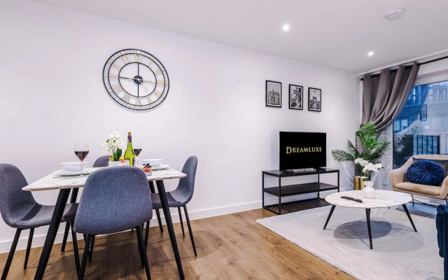 Impeccable 2-bed Apartment in Salford