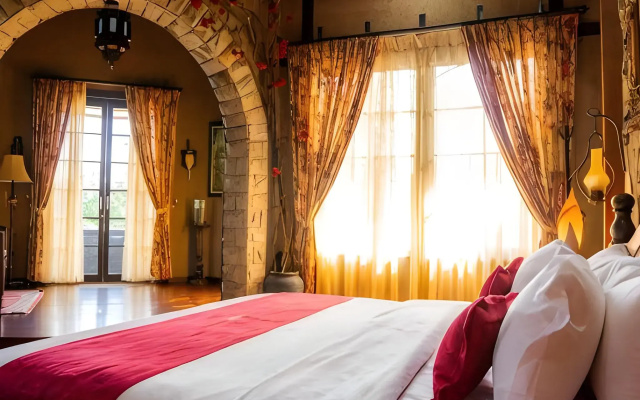 EdensoR Hills Villa, Resort & Café Sharia