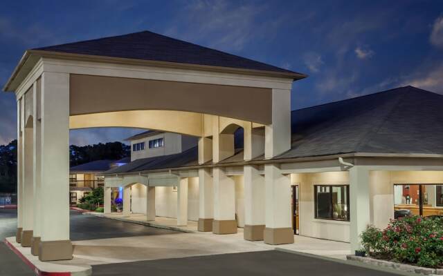 Days Inn And Suites Huntsville