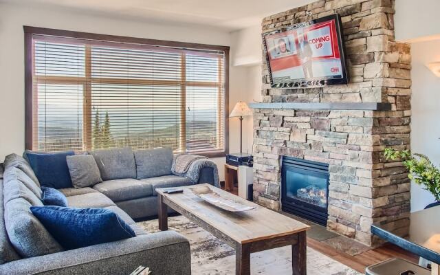 The Crescent by Okanagan Premier