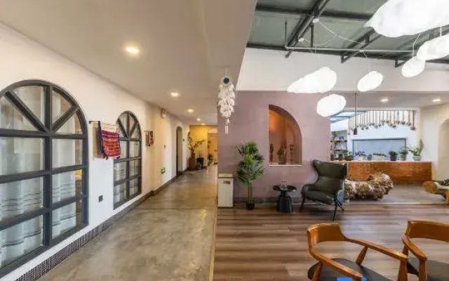 Jiangsu·Jinxi Surprise Castle Resort Homestay (Buerjin Kanas Taqiao Branch)
