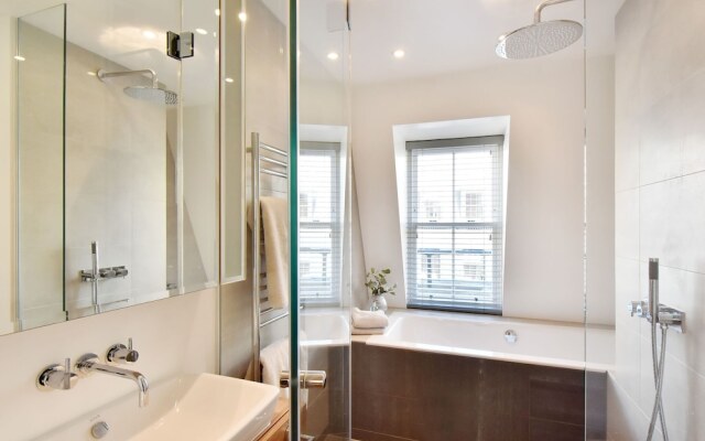 Chic Apartment in London near Picadilly Circus and Dior