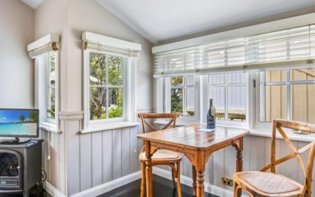 Cottage 5 Hyams Beach Seaside Cottages – Guest Rooms – Hyams Beach