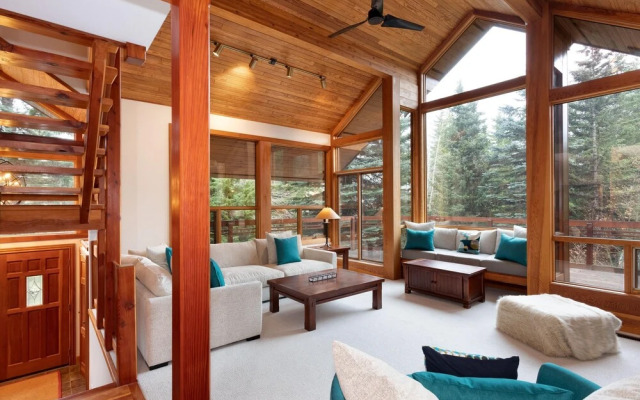 Luxury 5 Bedroom Blueberry Chalet