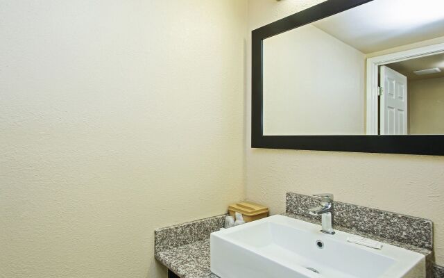 Red Roof Inn North Dallas - Park Central