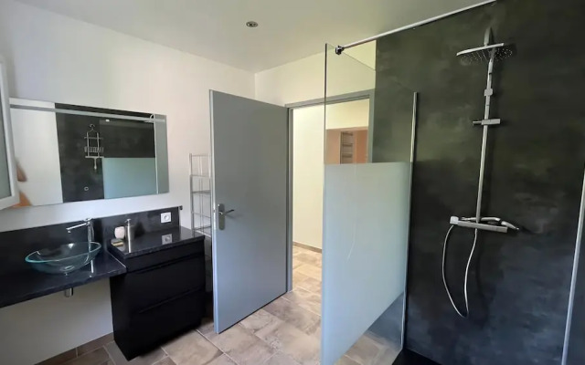 Villa in St Denis With Private Pool & Pyrenees View