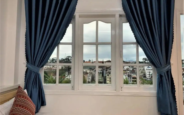 Chau Giang Hotel