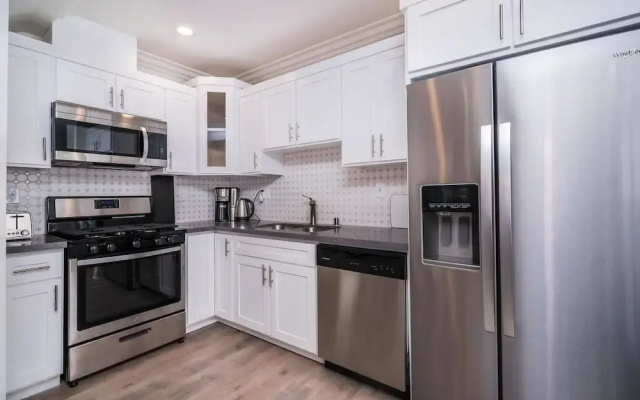 Brand NEW Modern Luxury 3bdr Townhome In Silver Lake
