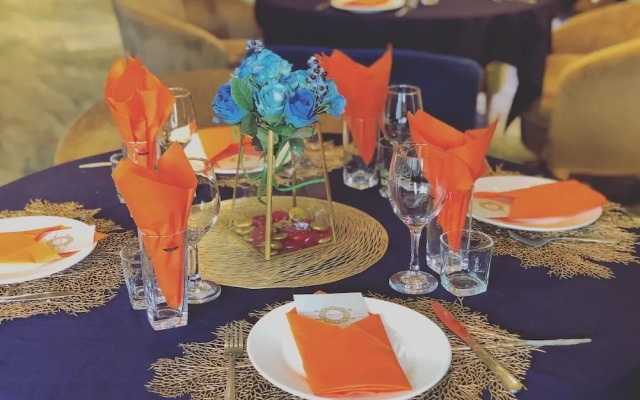 Elegance Hotel