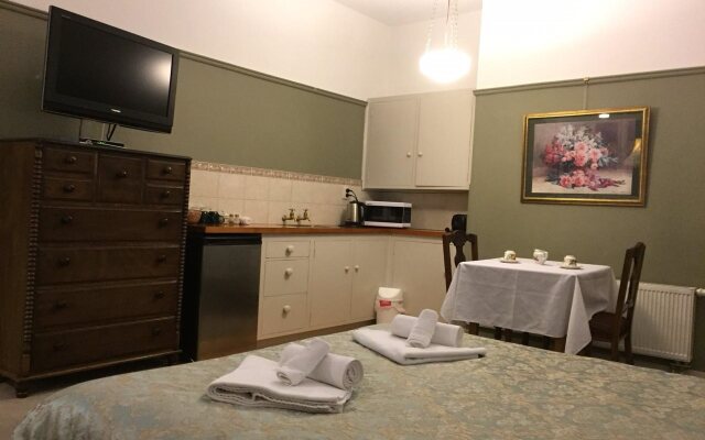 Albatross Inn Bed & Breakfast