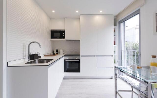 LovelyStay - Modern Loft with Gym & Free Parking minutes away from CBD