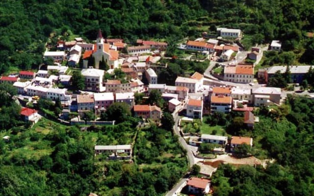 Cozy Holiday Home in Grižane with Swimming Pool