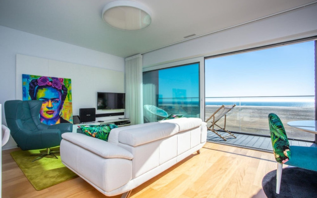 Acqua House by Rent4All
